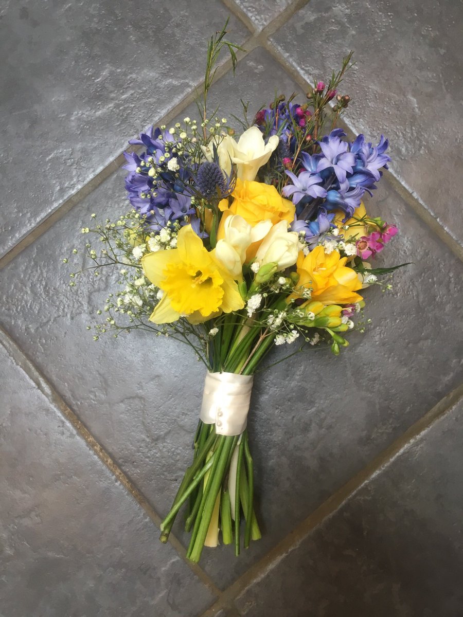 Today’s wedding 👰🏻#weddings #StratforduponAvon #Flowers #springwedding