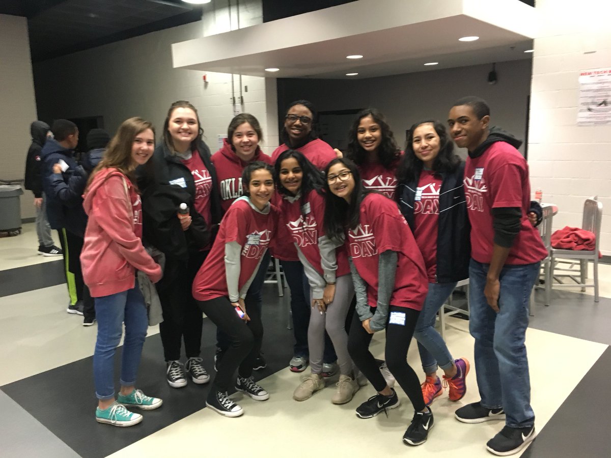 SteffanyBatik's tweet photo. 160 learner, parent, and facilitator volunteers for 18 Coppell work sites @jointheday2018 #doitfortheday #nthc10 #cisdourstory https://t.co/BQO6z01ZcD