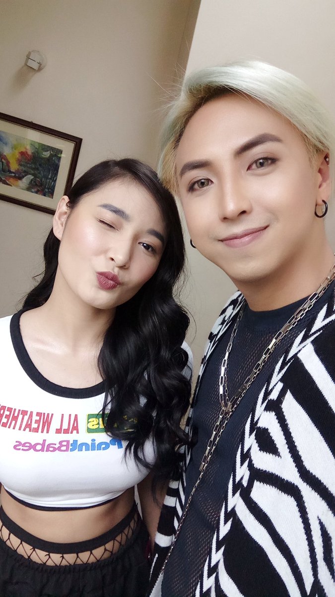 VincentIgno's tweet photo. #MIAS2018 backstage with @Sachzna1 Ready for first performance! #Apluspaint #paintbabes https://t.co/Ueez7mnOe9