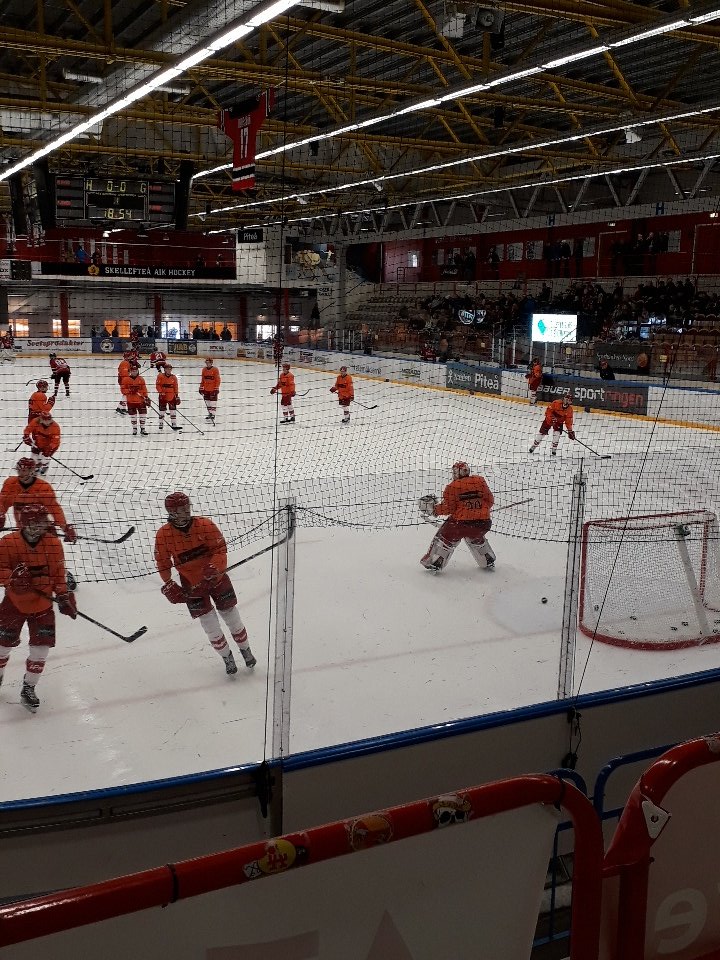 mickeedvardsson's tweet photo. Kom igen!#trojaljungby #trojasupport https://t.co/2Vo90UzXL2
