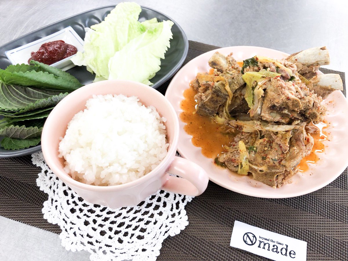 NmadeJapan's tweet photo. 第一回ママの料理教室が終わりました!ありがとうございました。
お鍋は一人に一つ、ということで全員がもれなく作ったカムジャタンとキムチのお味は、個人のお好みが反映されてて美味しくも面白かったですね^ ^
#Nmade #NmadeJapan #준비됐나요 #ジュンビデンナヨ #料理教室 https://t.co/Ifo8q0DveM