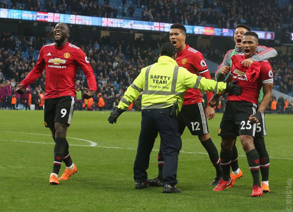 Passion level: 💯

This one's for you, #RedArmy - Manchester is red 🔴 #MUFC