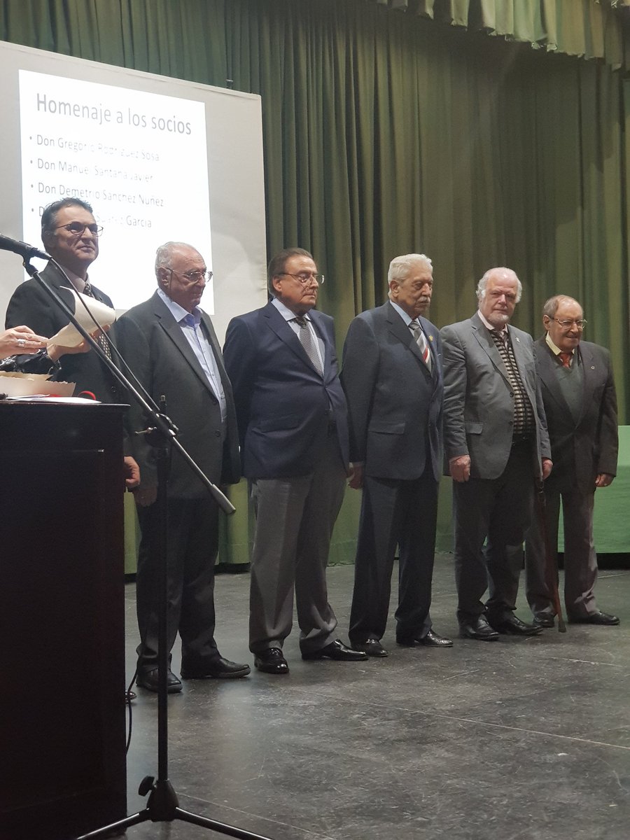 estebanafonso's tweet photo. Con nuestros 4 homenajeados @OrfeonLaPaz @JMTorvisco https://t.co/T9SjxKOJPn