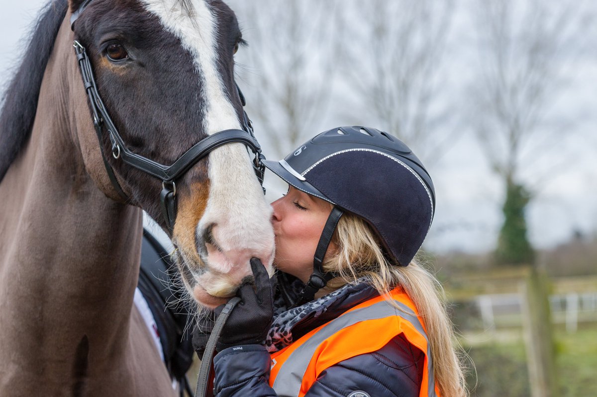 This year riders and their horses can change the lives of working horses, donkeys and mules around the world by joining #MyHackathon! We're asking riders to ride 100 miles in 100 days to raise £100 for Brooke. Find out more here bit.ly/2ts8EyG #HorseChatHour