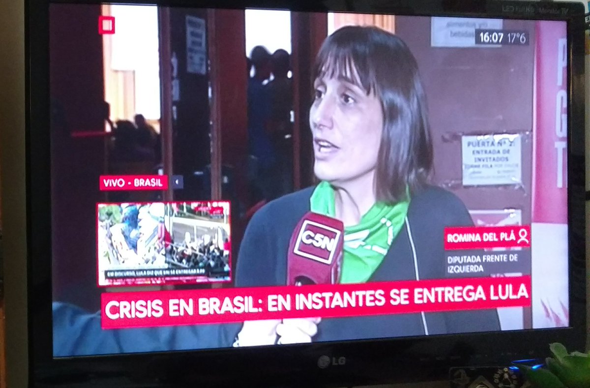 Alecbascbas's tweet photo. "A Lula lo encarcela el ejército brasileño y el Departamento de Estado de Trump"
La Romi, camarada del gordo mortero prófugo, hablando de ética y justicia.
Qué lakra esta gente....👊👊👊👊
#LaNocheDeML
Habla Lula https://t.co/jDGIwKH9zE