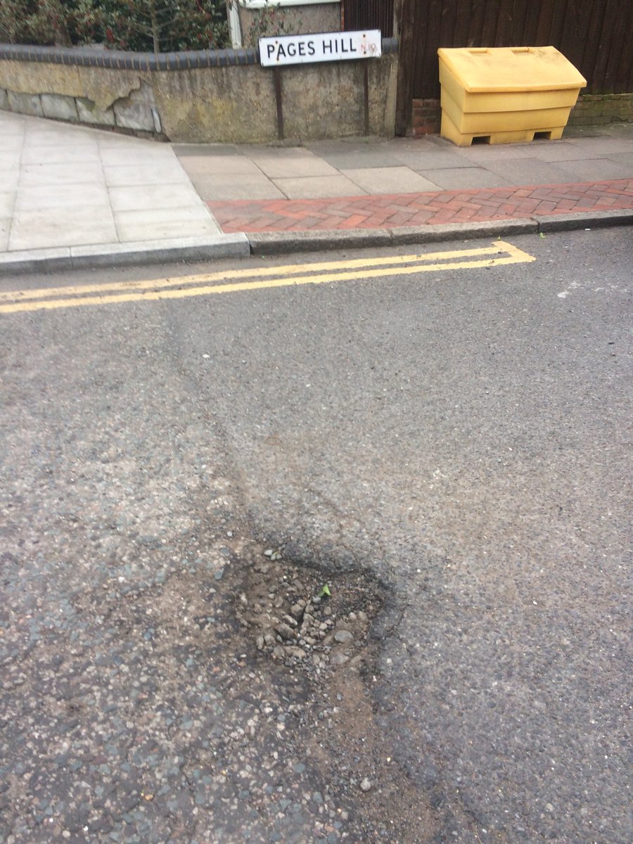 Londonn17Justin's tweet photo. #PagesHill and #PagesLane #FortisGreen #N10 have Botox requests.... @haringeycouncil #LibDemAction @Muswellife @theMHFGA @SakinaChenot @viv_ross #MuswellHill #Potholes #Haringey https://t.co/8D5SlGM5kc