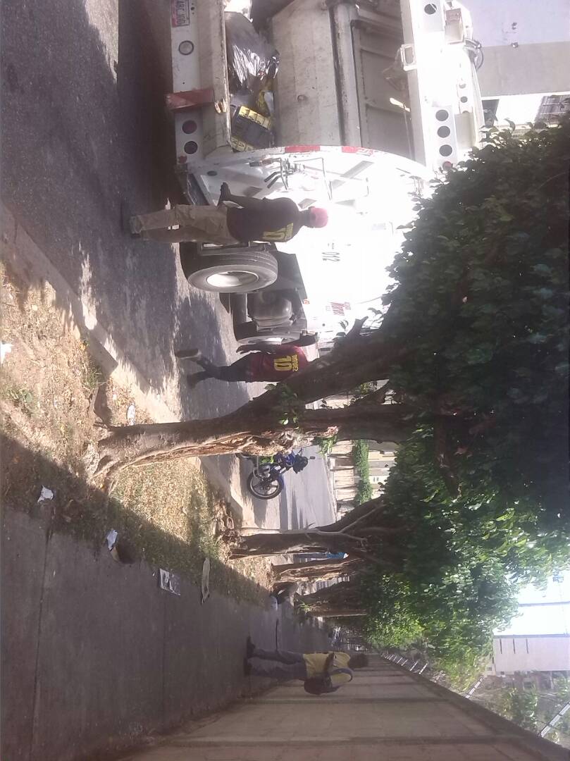 ImaValencia's tweet photo. #GranDespliegueParroquiaSanJose #Seguimosenlacalle #Av104-B @rafaellacava10 @Alemarvez10 @YormanBerbecia @ImaValencia https://t.co/e9soW1h2Yr