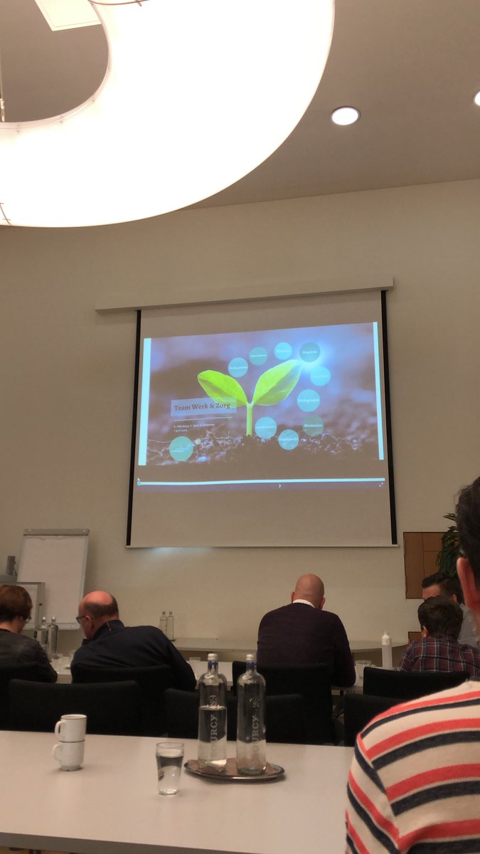 vvdhellendoorn's tweet photo. Dag 2 van het inwerkprogramma voor periode 2014-2018. O.a. bezoeken aan locaties door de gehele gemeente. Van Daarlerveen tot Haarle: de VVD was erbij 👍🏻 https://t.co/y19TAcpoZy