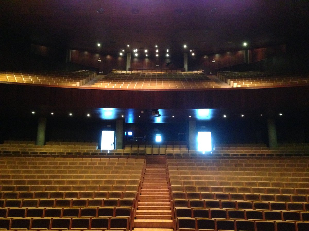 danielguzman's tweet photo. Hoy @_dosmasdos_ suman 800...
Que suba el telón!
#teatroauditorioroquetas 
Muchas gracias a todo el equipo por el detalle.. https://t.co/3iCJ1OOxmP