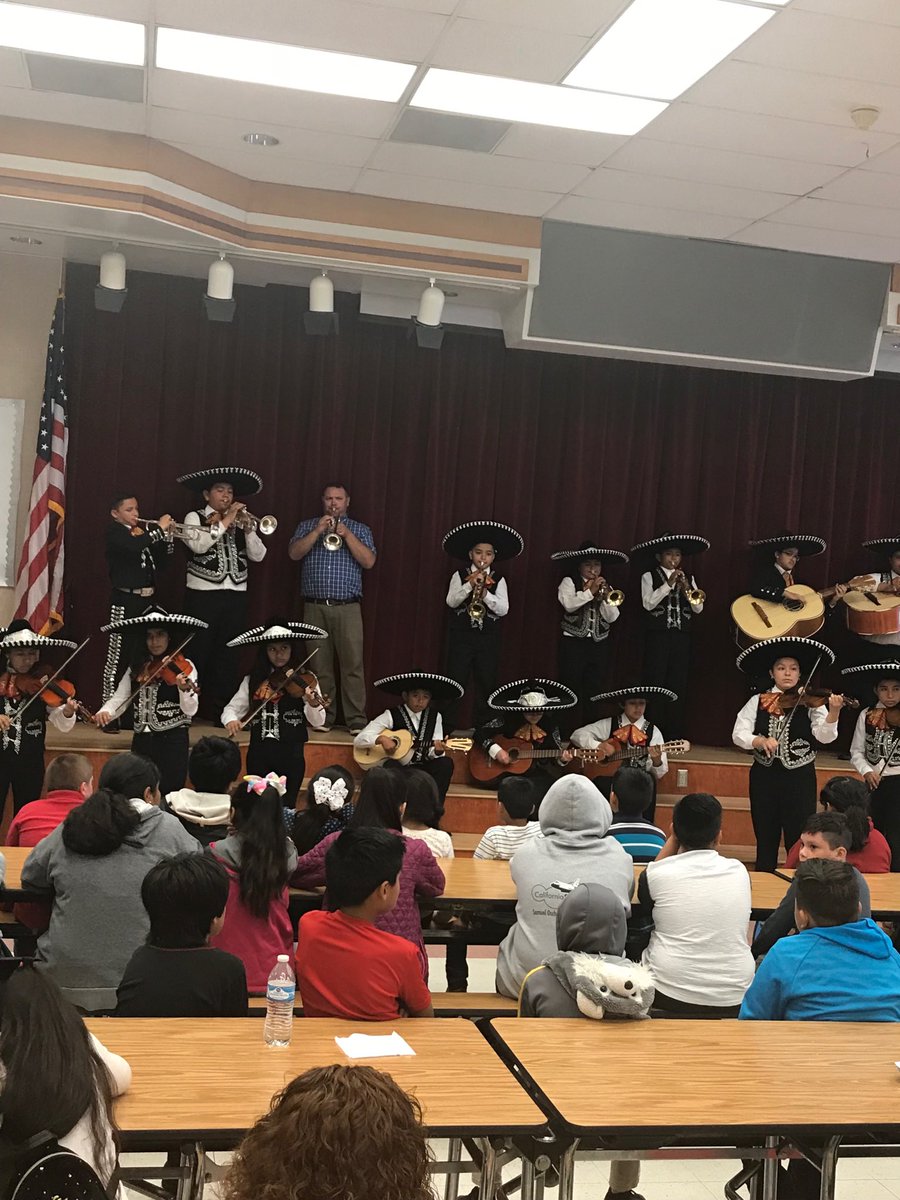 AnaLuna51216077's tweet photo. Watching Migrant Mariachi Sol Juvenil Perform for our BCSD Migrant Parents and students at our Migrant Spring Saturday Academy #team bcsd #mep21 @BakCitySchools @KatherineMEP21 https://t.co/W8VG978AyD