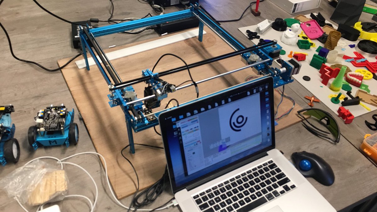 RaspberryPiNL's tweet photo. Rebuild the laser engraver.
Now waiting for the new 5W laser...
#grbl works like a charm! https://t.co/NYWEz8fKtJ