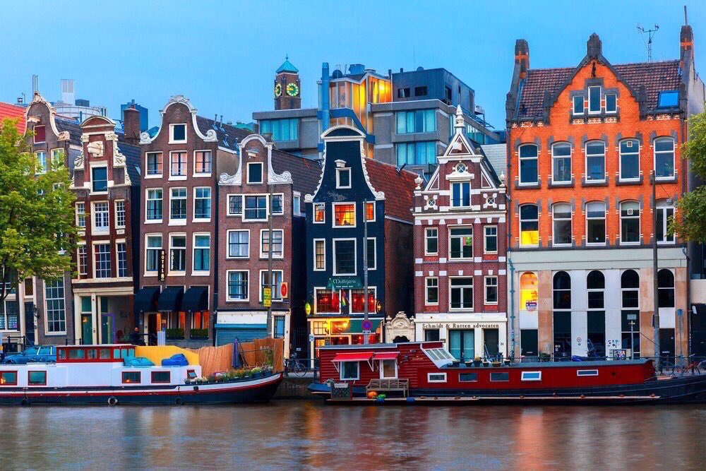 MagicalEurope's tweet photo. Colorful Amsterdam with houseboats floating on the canals. #Netherlands #Holland https://t.co/VnwOmrXUWC