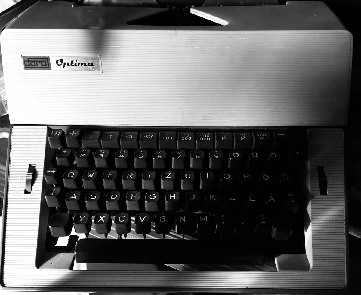 DarthBossk's tweet photo. Daro Optima typewriter found languishing, in the sunlight, in my mother in laws old kitchen. Manufactured in the German Democratic Republic circa mid-1970s https://t.co/5Ev7zYi53K