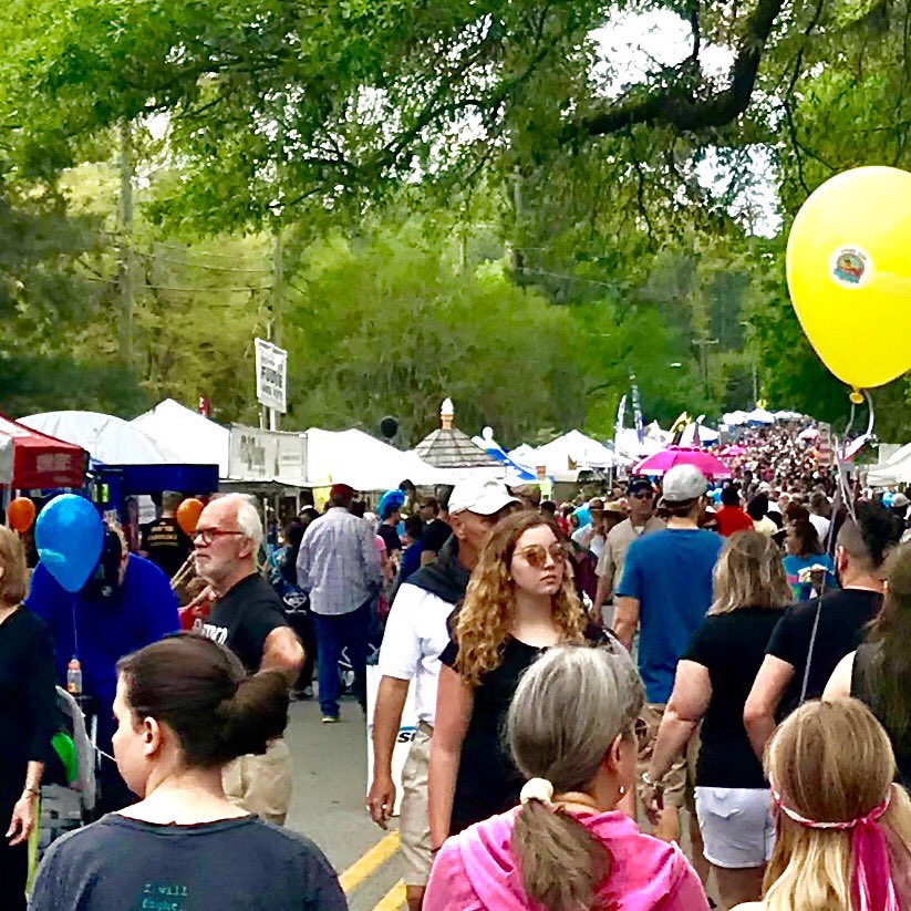 DonnaAndreano's tweet photo. Summervilleโs Annual #flowertownfestival has expanded so itโs not as crowded ๐๐ป #craftsforkids #craftsforsale #foodfestival #servicevendors #kiddierides https://t.co/KbERxkoVYY