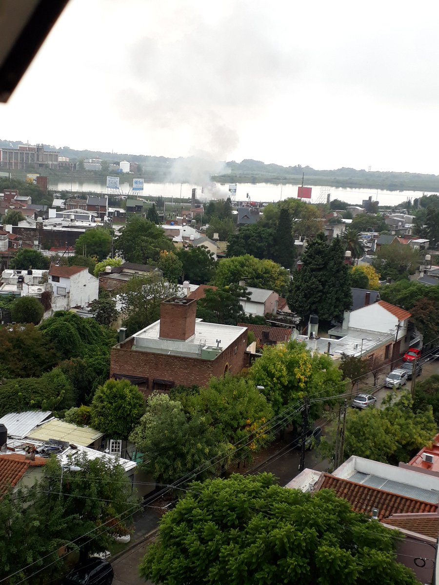 bolarta's tweet photo. @transitobaires @AlertasTransito autopista https://t.co/eHESr9dKL2. cortada mano a La Plata por incendio https://t.co/Gmx662G6T3