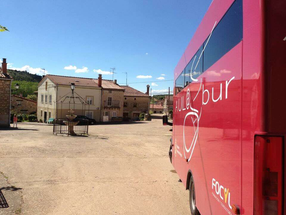 CasaLaHornera's tweet photo. @cyldigital 👍🏼 Tenéis que hacer más rutas! 😉
🚌👩🏼💻 #Primavera 🌦 #Verano ☀️
Y aprovechar espacios rurales, ayuntamientos, @telecentrosbur escuelas para dar @redpuntoes formación @DipuBurgos #AulaBur @focyl_orienta #TurismoRural #turismoresponsable 👏🏻🙌🏻 https://t.co/Adhm44Bghb