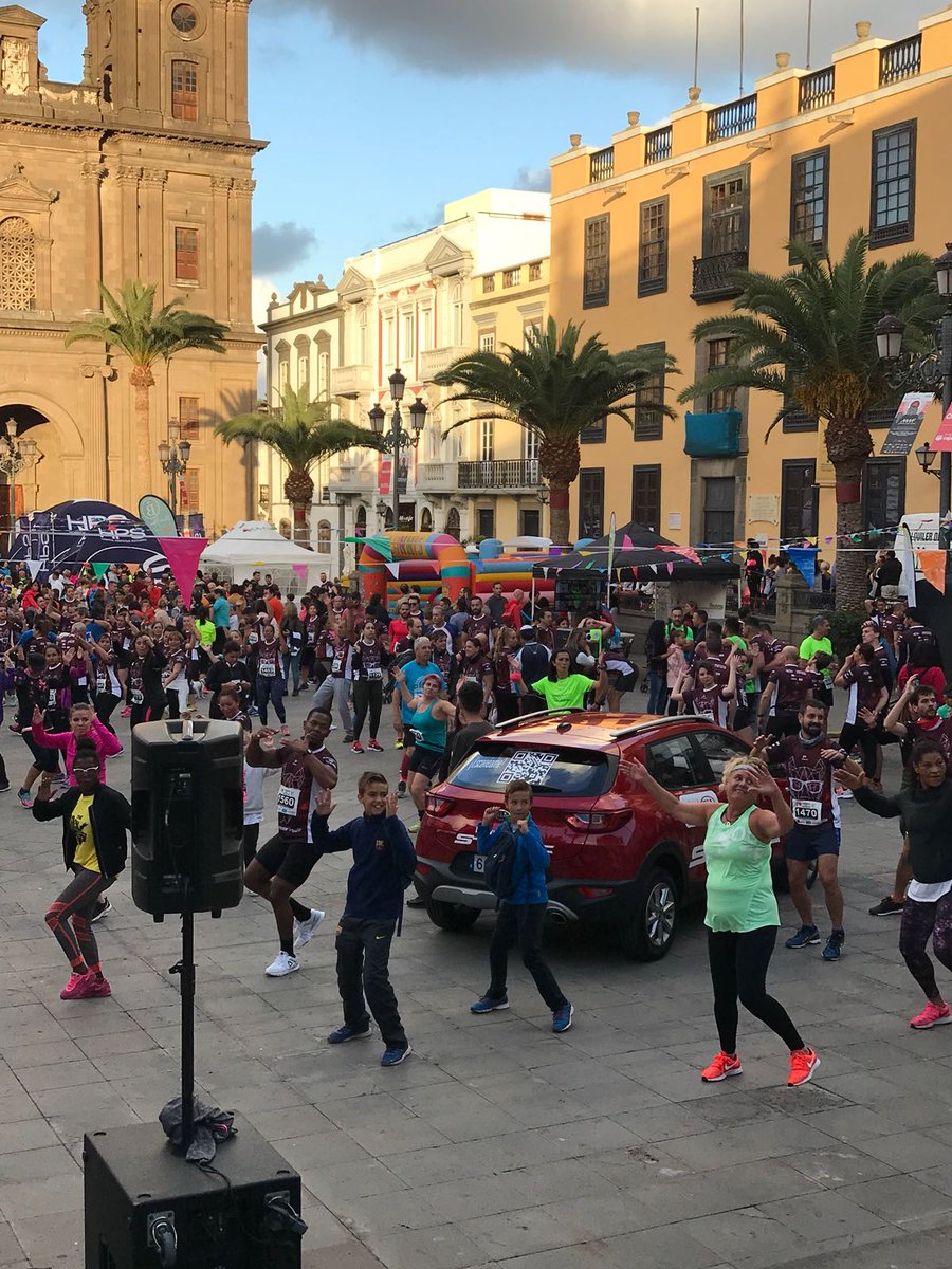 KiaArimotor's tweet photo. #Estápasando ¡Qué bien nos lo estamos pasando en #CorriendoPorVegueta ! ¡Y tremendo ambientazo! 😁 @CPVEGUETA #running https://t.co/i1dsK49CAx