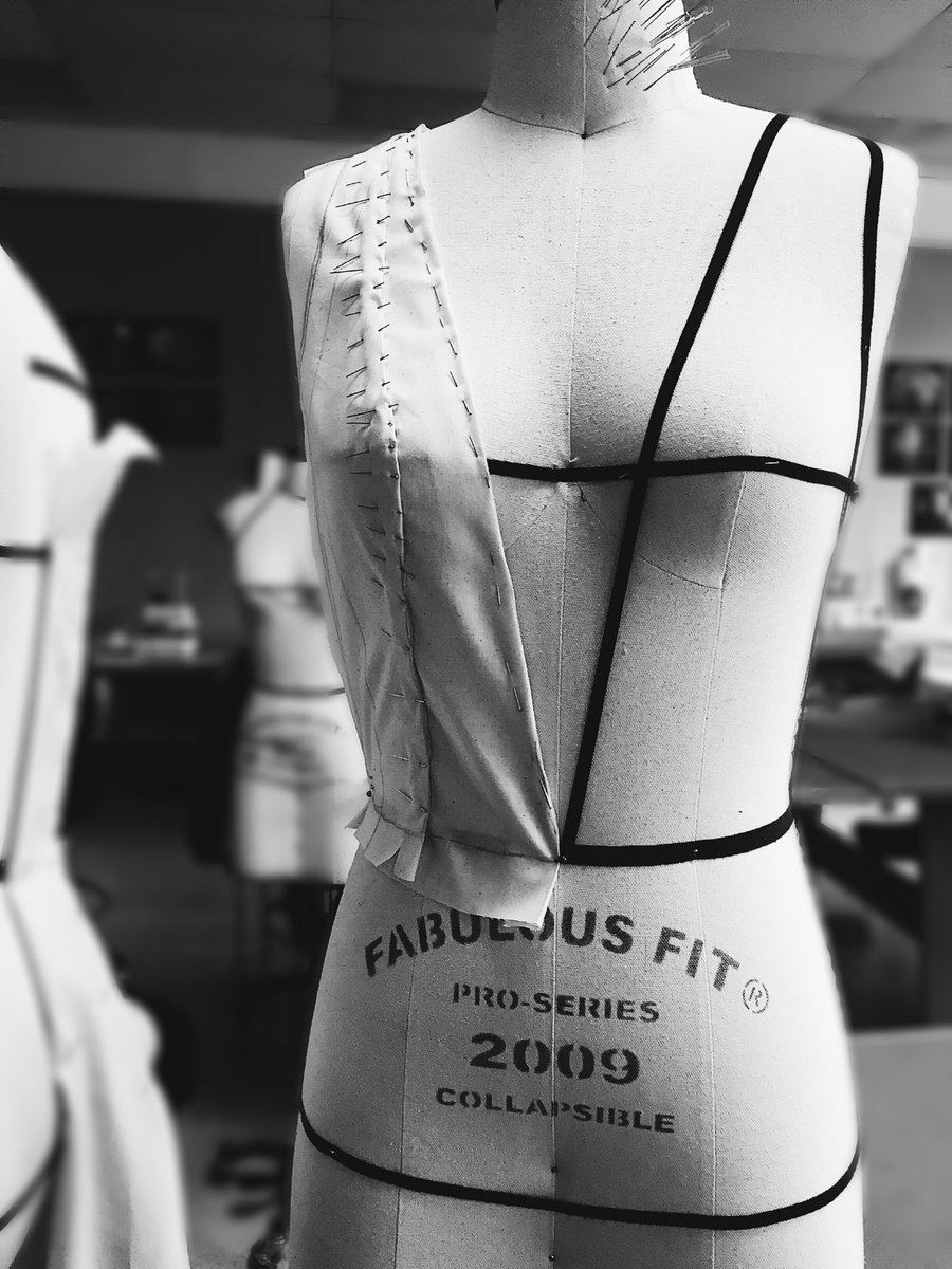 #BehindTheScenes of Mackenzie Clark’s newest garment - in the understructure stage. More to come.
.
.
.
#Fashion #FashionDesigner #Designer #MackenzieClark