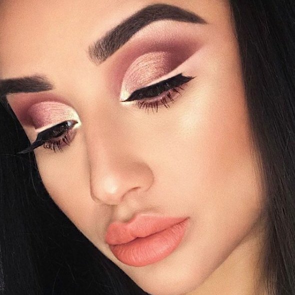 ContourCosmetic's tweet photo. Loving this negative space liner by β° Asiah πΈ Complexion using: Contour 2, The Base primer, Spotlight highlighter palette πΈ #ContourCosmetics https://t.co/I4Gkz8plj7