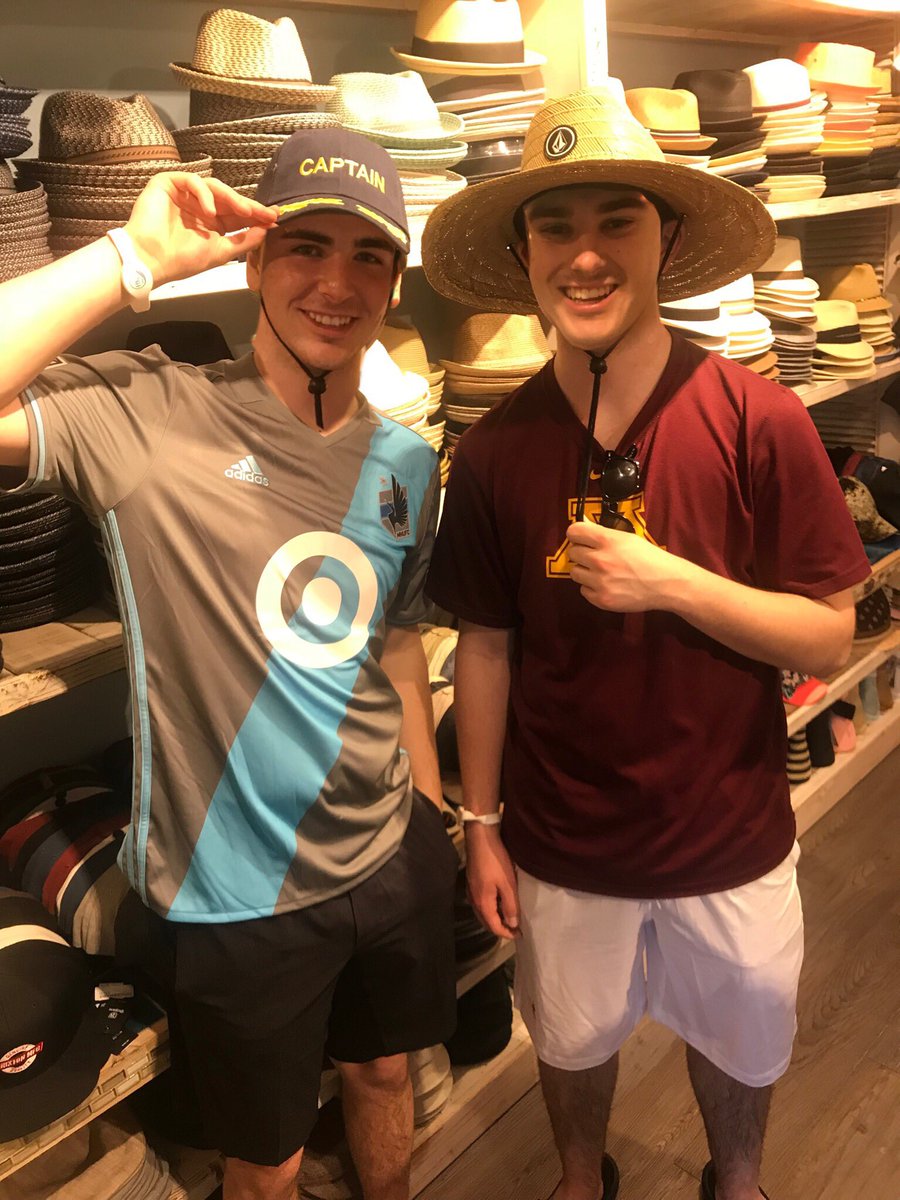 omanthe35's tweet photo. Happy Birthday @burbanciz Hope you have a great day!! But you still aren’t my captain #maloha 🔥💸🌺 https://t.co/MSUaIapjT0
