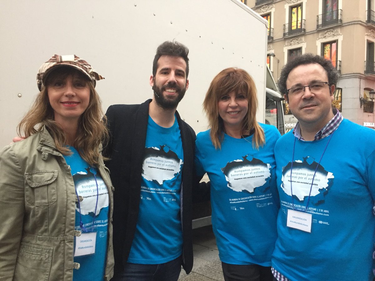Autismo_Espana's tweet photo. Y gran reconocimiento al polifacético @VictorVitia  es muy difícil hacer tantas cosas como tú haces y hacerlas tan bien. Gracias por romper barreras por el autismo con nosotros en el #DiaMundialAutismo #AutismDay2018 https://t.co/eXBTefh8JP https://t.co/2W4aoThT7I