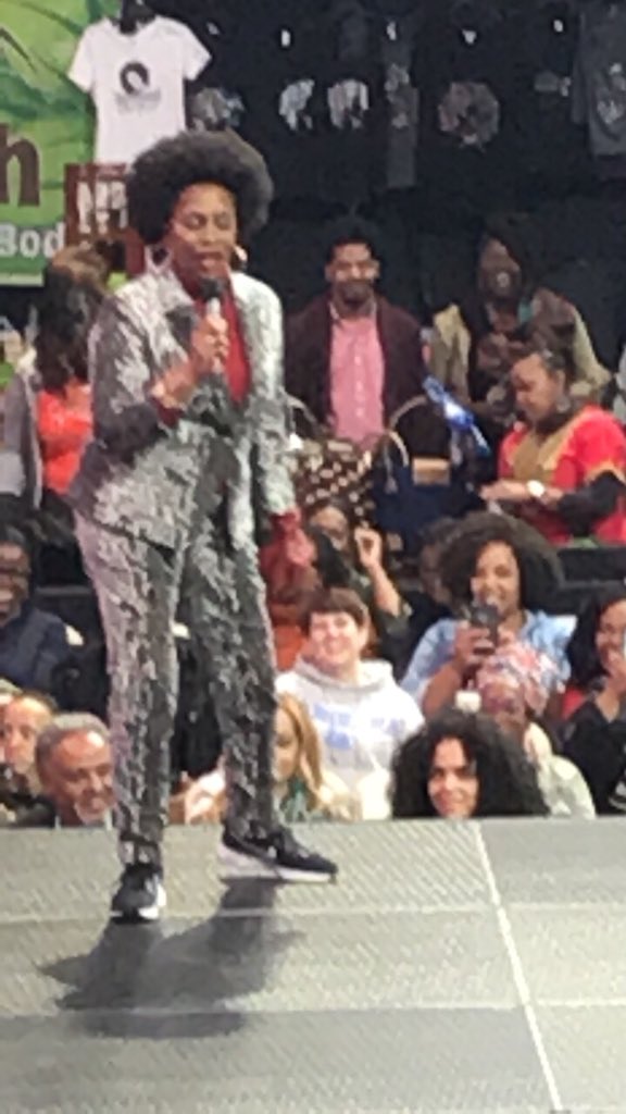 TaniaRayBeauty's tweet photo. Jenifer Lewis! The Mother of Black Hollywood #TaniaRay #TaniaRayGoals #JeniferLewis #NaturalHairCareExpo #Baltimore https://t.co/6xuPJrALkM