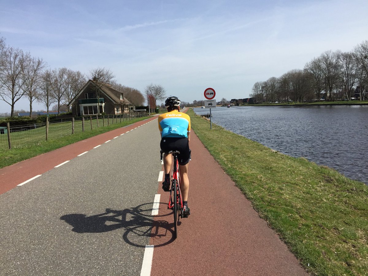 laurentdieste's tweet photo. Tour des Tulipes 🌷 along with @YousefED & @Magic_Mickael as personal wind-shields! 💨🚲
Check it on @relivecc ➡️ https://t.co/Klm3vEMXDx
#ReliveCycling https://t.co/RKIbbULLLE