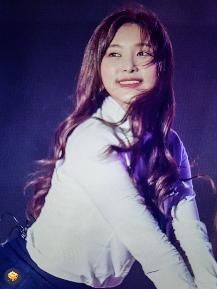 doingitamazing's tweet photo. dia looking amazing in previews pt. 2 (2018)

#다이아 #Jenny #제니 #유니스 #희현 #주은 https://t.co/zSG49hnB6C