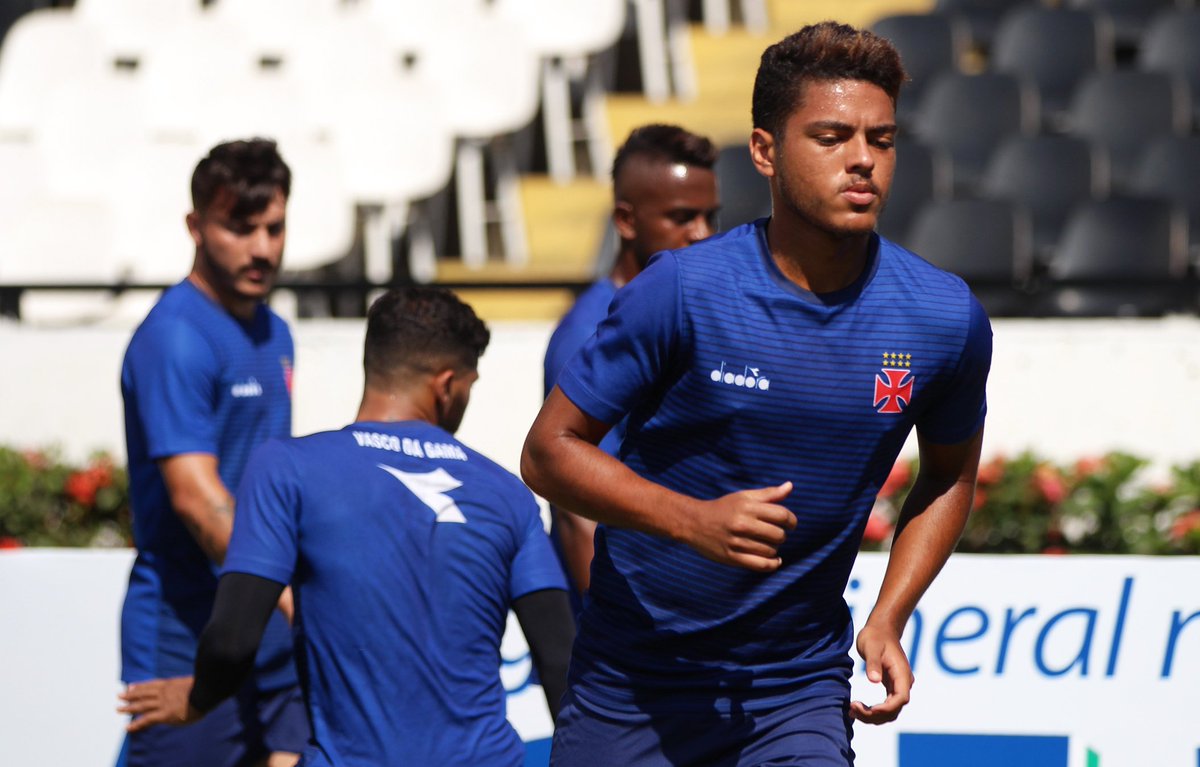 VascodaGama's tweet photo. Foco e concentração são palavras que resumem o último treino cruzmaltino antes da final. Amanhã é dia de colocar o coração na ponta da chuteira e ir em busca do título. 

💢⚽️⚫️⚪️👊🏼☀️

📷: Carlos Gregório Jr/Vasco.com.br https://t.co/aDbvUDpBVW