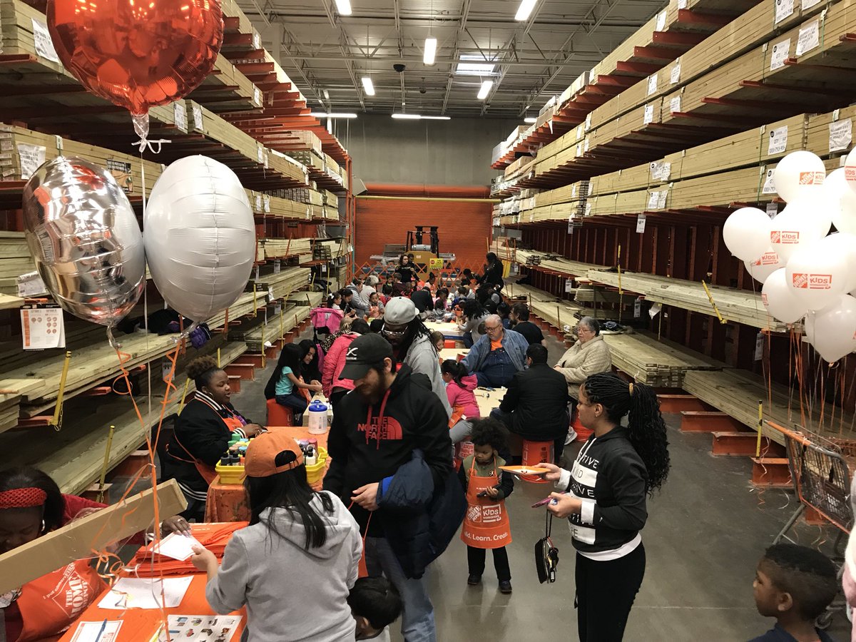 Even the cold weather can’t keep the Kids Workshop faithful away from <a href="/Hd6534/">Home Depot 6534</a>!  @zakkask @chrisde1984 <a href="/BassKausha/">Kausha</a> <a href="/topofdhill30/">larry hill</a> <a href="/DBoody/">David Boody</a> @shane_home <a href="/MichaelQHD/">Michael Quirrenbach</a>