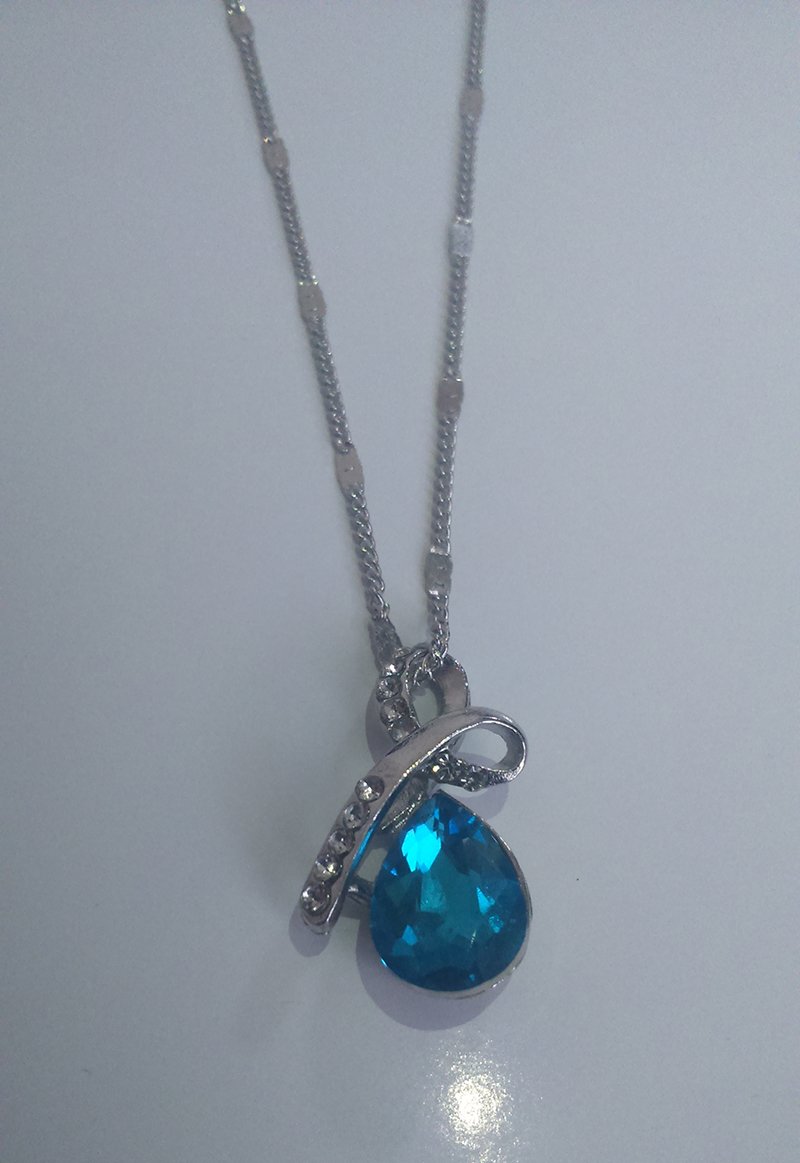 Justin_Boutique's tweet photo. Collier pour femme - goutte d'eau bleu
Sur notre boutique :
https://t.co/14uA54mOwE … 
#⃣
#Bijoux #Soldes #collier #jewellery #femme #woman #shopping #boutique #fantasy https://t.co/eeBwAl3F48