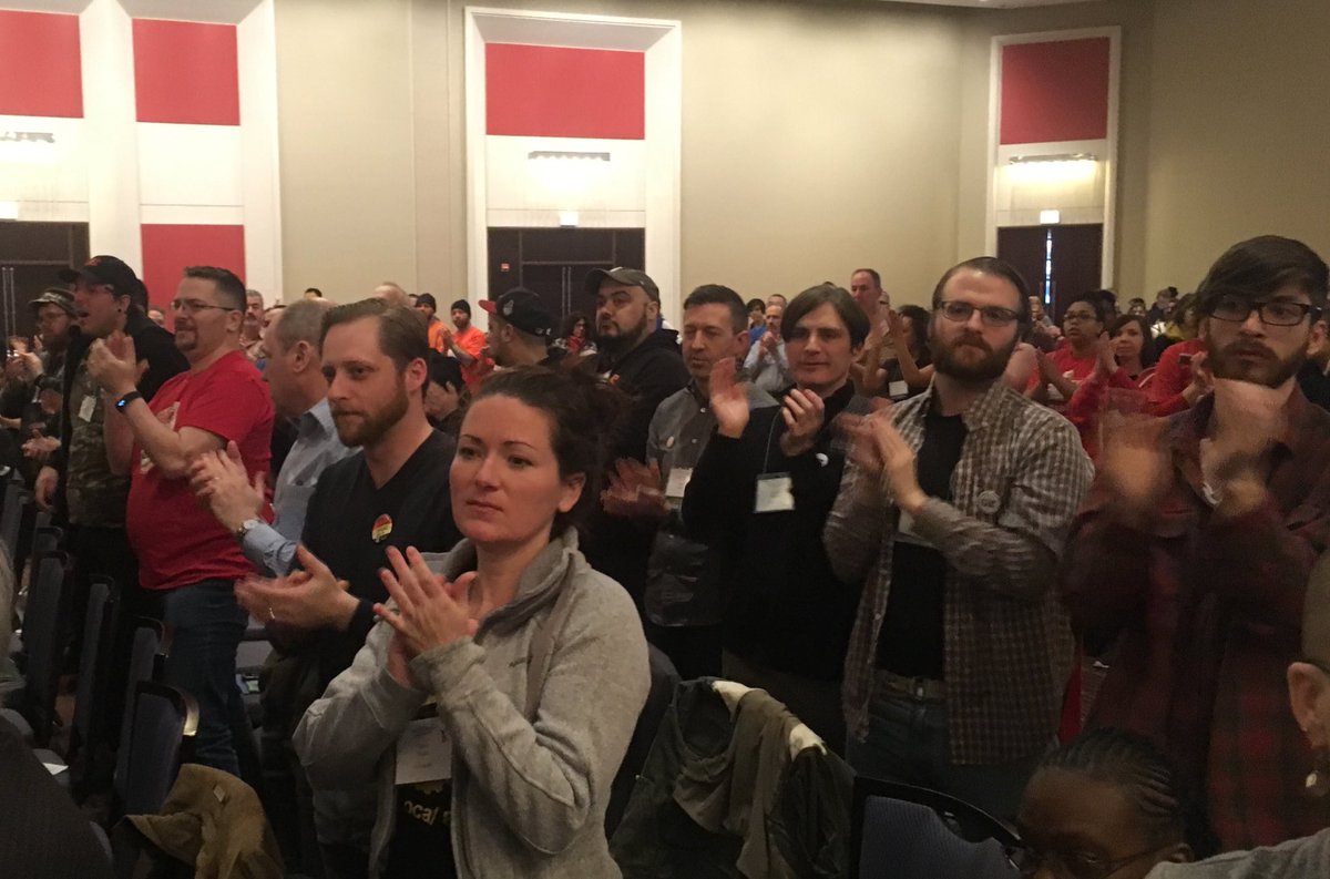 ueunion's tweet image. UE and @UniforTheUnion members give a standing ovation to Milwaukee teacher Amy Mizialko at #labornotes “We have to fight privatization in all of our workplaces” #ueunion