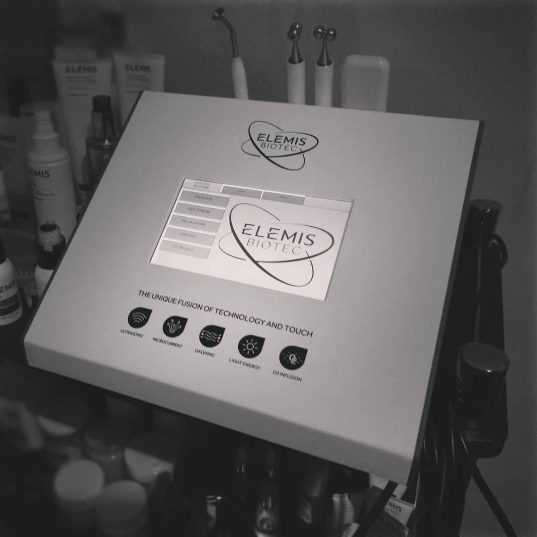 TVZaraJ's tweet photo. Beautiful start to the weekend @sopranoice_edinburgh having an #elmisbiotech facial #lvllashes and #hdeyebrows .
#pampering #beauty #health https://t.co/hSwzsw7fc4