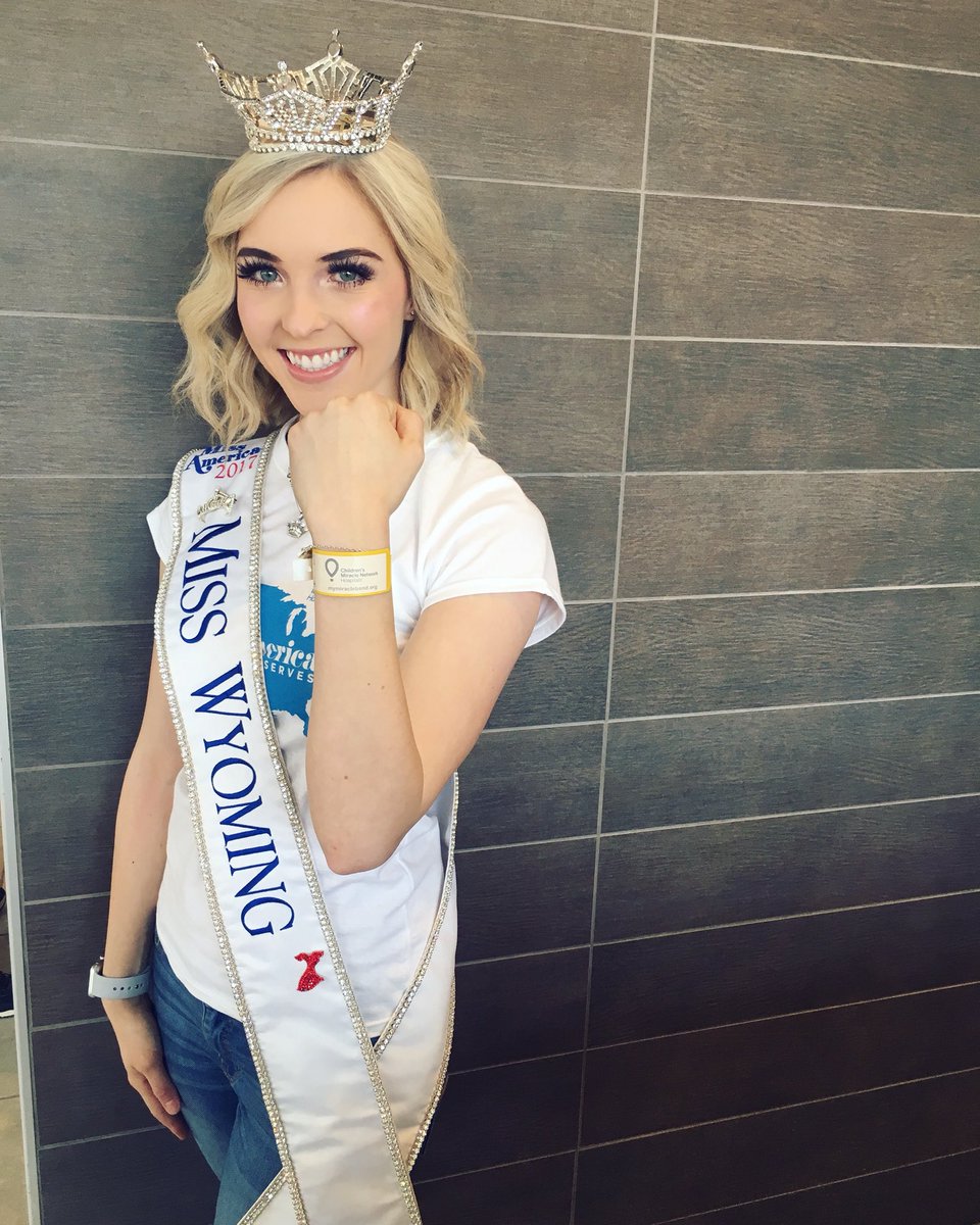 MissAmericaWY's tweet photo. Happy #MissAmericaServes Day! 🎉 We need your help to #makemiracles happen #forthekids &amp; we are so grateful for every dollar you donate! ❤️ (Peep my CMN Hospitals Miracle Band 👀) Come see me at McDonalds on Coffeen in Sheridan from 8-11 as we fundraise for @cmnhospitals ❤️ https://t.co/eMu0k8jpfN