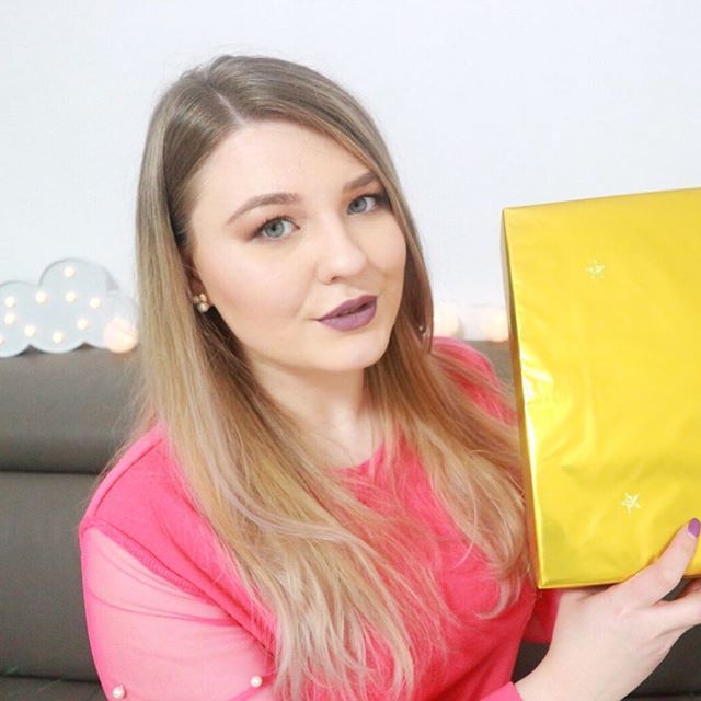 TalposRomina's tweet photo. Pe canalul meu de Youtube va asteapta un video dragut, in care va arat ce a a adus iepurasul. Dar intrebarea este cine e iepurasul?
Link in descriere
#secretbunny #makeup #sparkleandlove #bbloggers #lbloggers #lifestyle #lifestyleblogger #iepurasul #cadโฆ https://t.co/4ECfIWWkRW https://t.co/B0CEaWJkkg