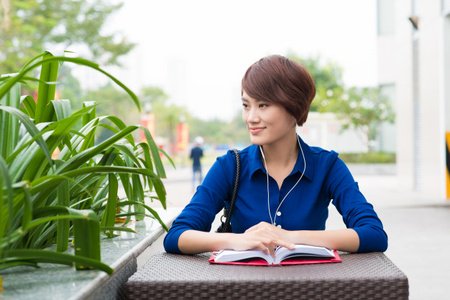 danielosbour_96's tweet image. #InteractiveReality, #ExtendedReality AR Helmet Goggles Help Fix Remote Oil Field Equipment goo.gl/Qiqgc2