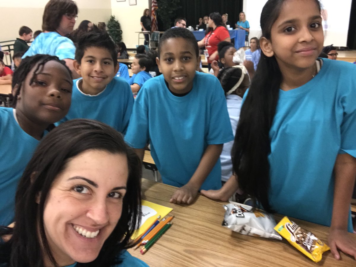 MariMenendez_'s tweet photo. HPE Math Competition Team! #hpegoesallin1718 #bcctm @ESCadre9 @LoveLearnNGrow https://t.co/SB8uZivuUg