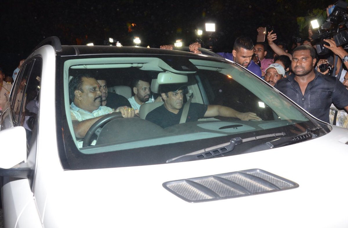 filmfare's tweet photo. .@BeingSalmanKhan is home. https://t.co/Fazs9IoJ1v