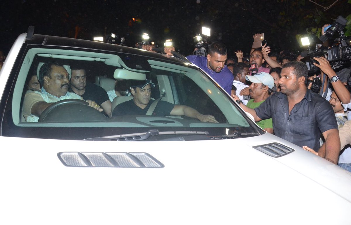 filmfare's tweet photo. .@BeingSalmanKhan is home. https://t.co/Fazs9IoJ1v