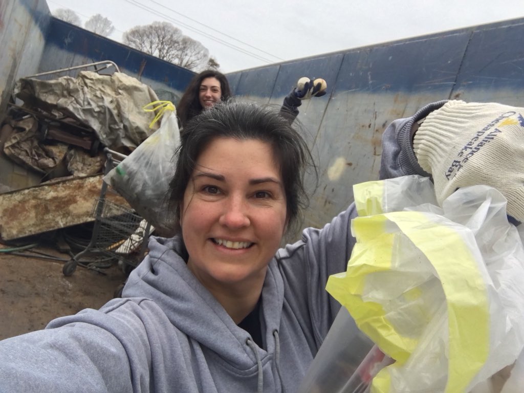mimi_gerbs's tweet photo. Love ridding the world of trash like my idols @MrTrashWheel and @ProfTrashWheel Check out the @AllianceForBay to see if a #ProjectCleanStream is near you! #orderofthewheel #getdirtytogetclean #EnvironmentalLit https://t.co/IJHPdTSnGQ