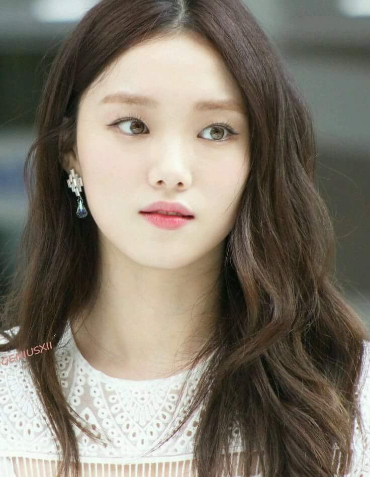 Kpop World Ina On Twitter Light Colour Eyes Who S Your Fav Go Ara Or Lee Sung Kyung