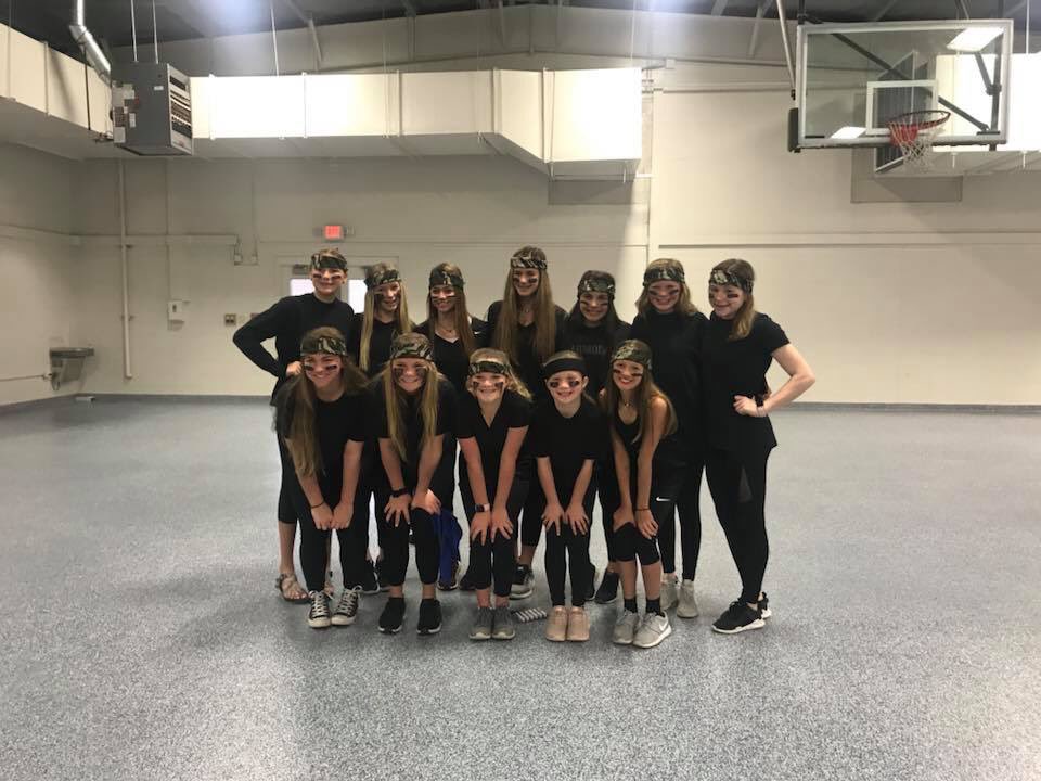 LOJH_Cheer's tweet photo. Looks like some of our returning cheerleaders captured some baby Eagles tonight! Welcome to LOJH Cheer, newbies(; https://t.co/mulfrEvkTG