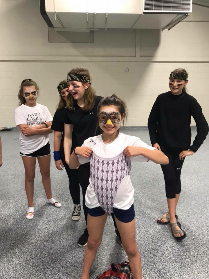 LOJH_Cheer's tweet photo. Looks like some of our returning cheerleaders captured some baby Eagles tonight! Welcome to LOJH Cheer, newbies(; https://t.co/mulfrEvkTG