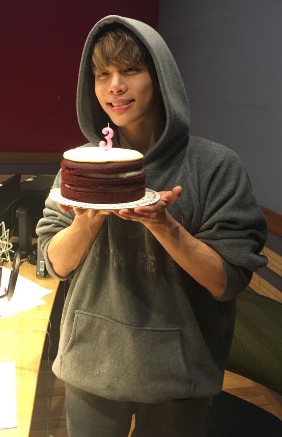 bulenightyanyo5's tweet photo. 本日は愛しのキムジョンヒョンのセンイルですね(ㅎㅅㅎ❤️
おめでとうジョンくん。
#jonghyun_day
#영원한_너의봄
#빛이나는종현이의날 https://t.co/XtR2yUd81o