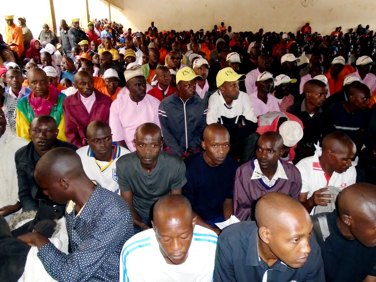 HuyePrison's tweet photo. Nkuko nahandi hose mu Gihugu harimo kwibukwa Genocide yakorewe abatutsi ku nshuro ya 24, na Gereza ziri hirya no hino mu Gihugu Imfungwa n'Abagororwa bazirimo nabo iki gikorwa kibageraho kimwe nabandi Banyarwanda. uyu muhango ukaba watangijwe n'isengesho. https://t.co/4iOQK4ZZRt