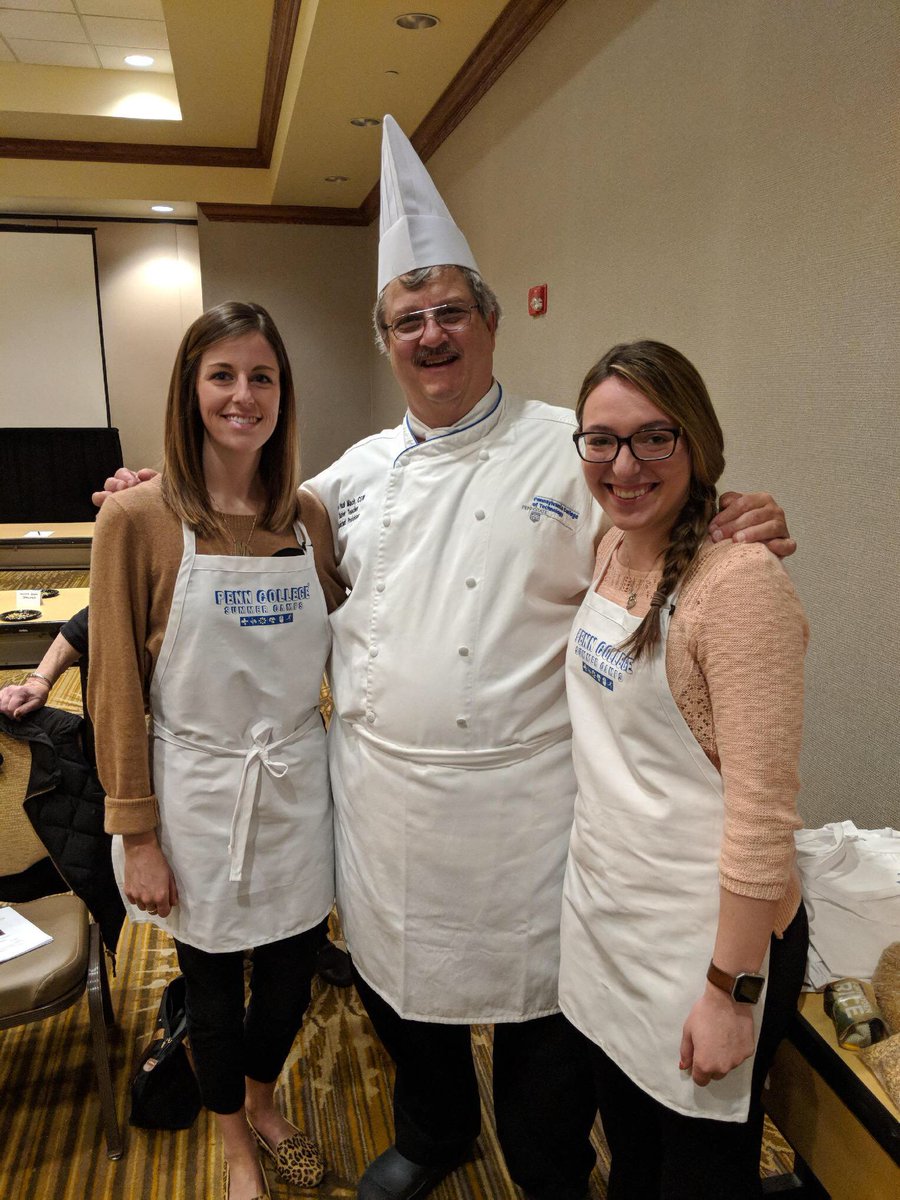 MASH_fcs's tweet image. Having a wonderful weekend at the PAFCS conference. Got to help out with a grain food demo! #FCS #MASHTeach #MASDProud