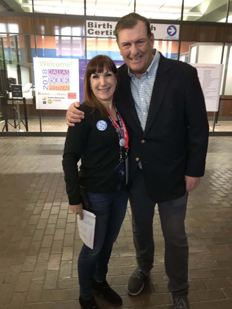 DallasLibJo's tweet photo. #DallasBookFest @Mike_Rawlings is starting our day off with a smile! @dallaslibrary @CityOfDallas https://t.co/BSHXyo2qqq