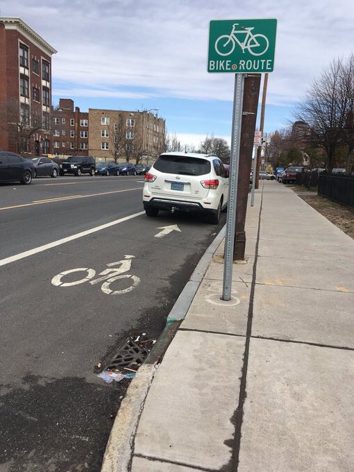NotASpotHTFD's tweet photo. Live from the Wethersfield Avenue bike lane. It doesn't help that the downtown-bound bike lane is as wide as a parking lane - it could use a painted buffer. https://t.co/vIbx4g9FFA