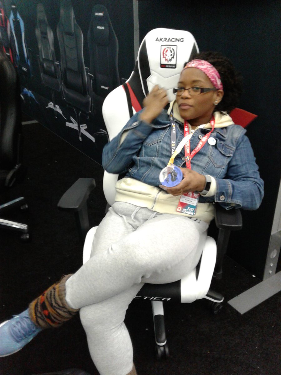 microcheck's tweet image. #raceahead @akracingamerica