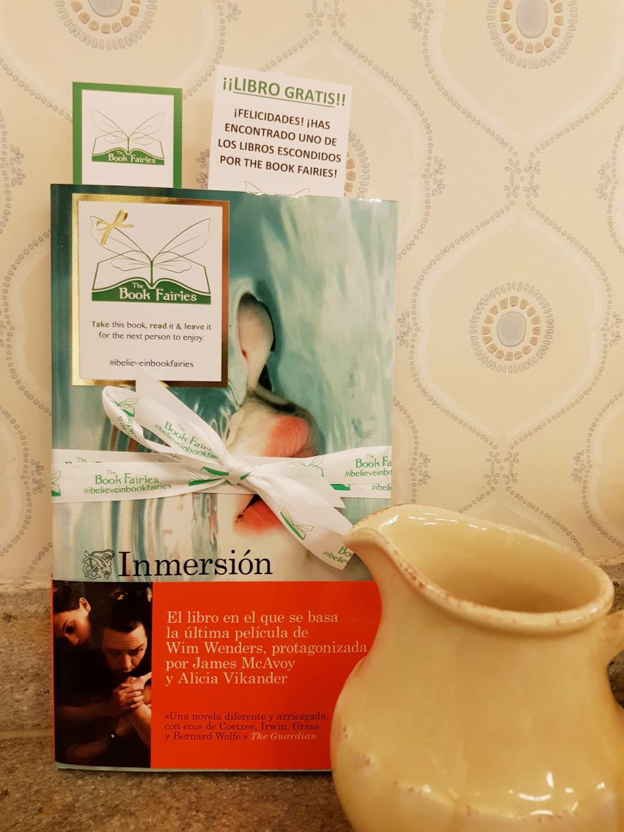 bookfairies_es's tweet photo. En este lluvioso sábado, hemos aprovechado para tomarnos un té caliente en @MamaFramboise ☕️ y hemos decidido dejar el libro “Inmersión” justo aquí 💚 
Gracias a @Planetadelibros  ✨ #ibelieveinbookfairies #Planeta #Books #Saturday https://t.co/7uegg4WuS9